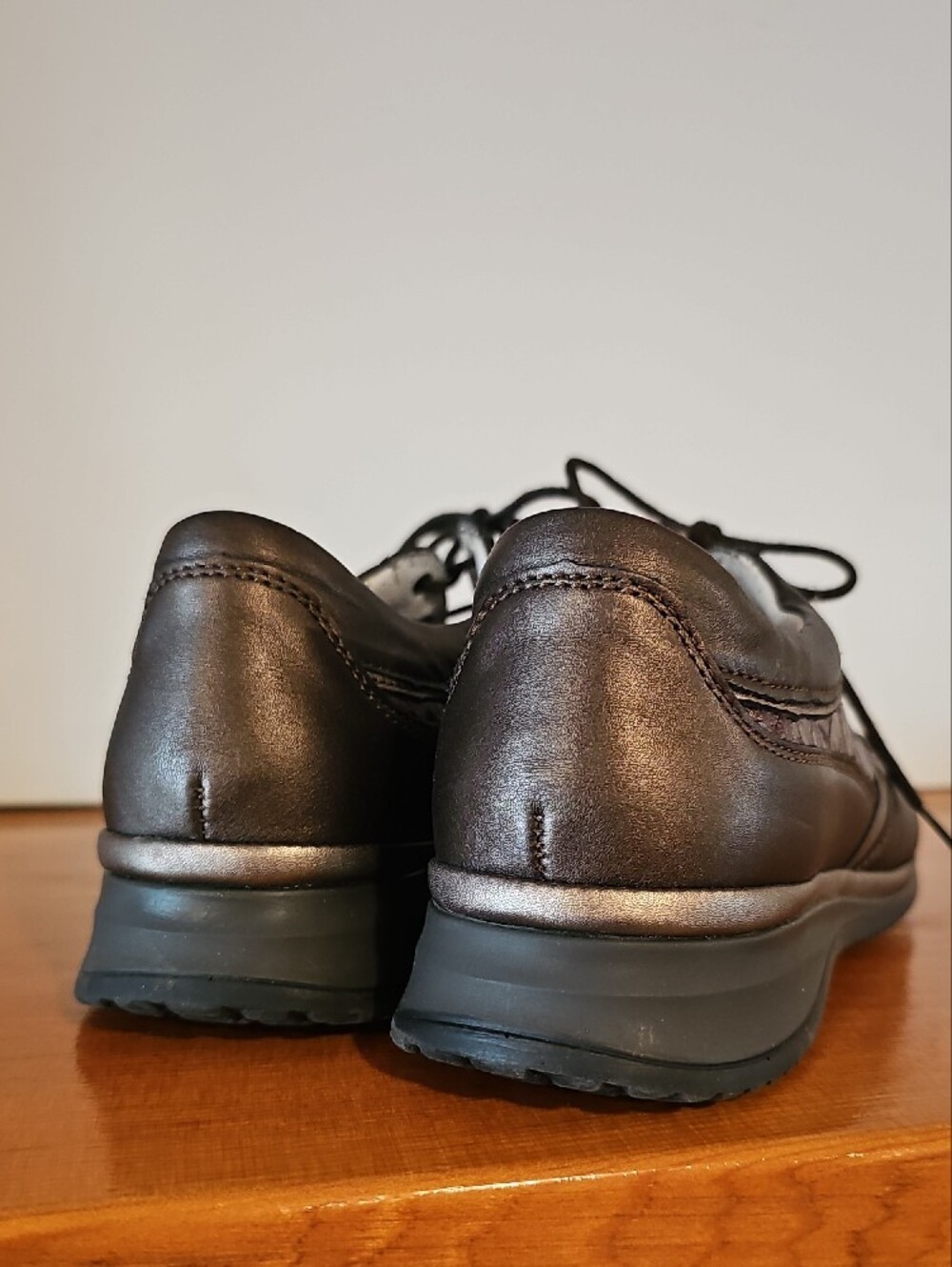 Mephisto Women's Metallic Bronze Lace-Up Sneakers - Picture 3 of 8